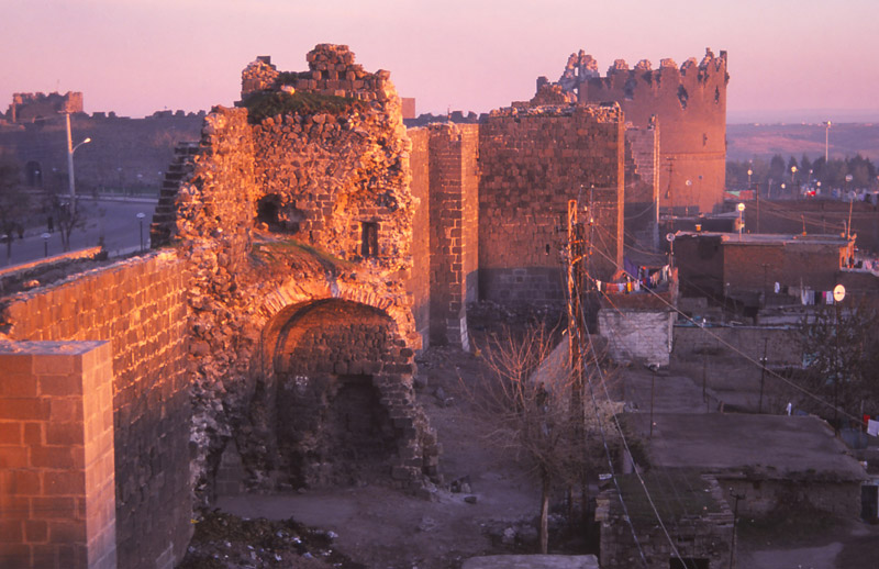 The 6km-long city walls of Diyarbakır were built in the 4th century