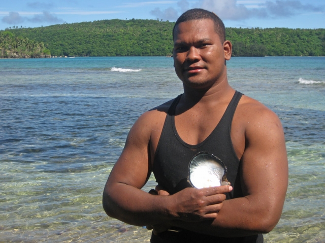 Davita with a mother-of-pearl shell, ‘Utungake Island