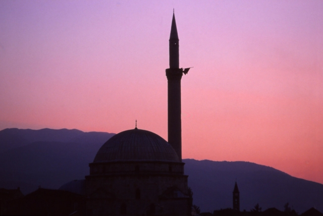 Kosovo, 1999: The 17th century Sinan Pasha Mosque in Prizren