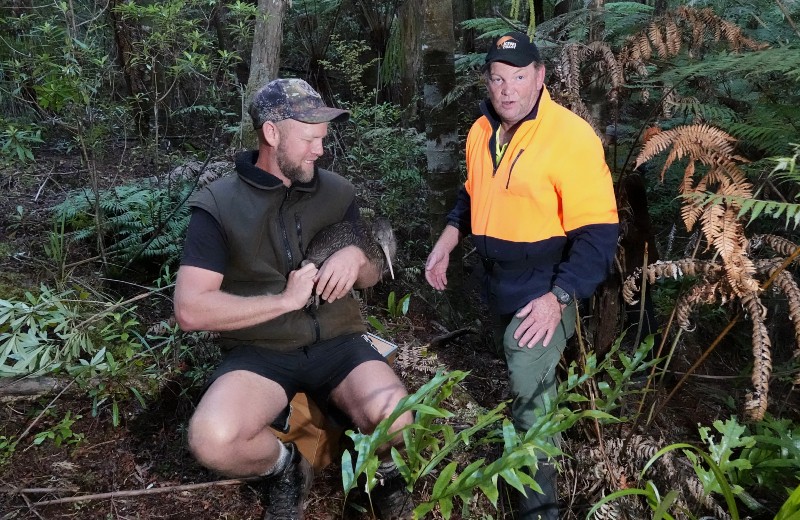 Bay Bush Action co-founder Brad Windust with kiwi handler Todd Hamilton. 